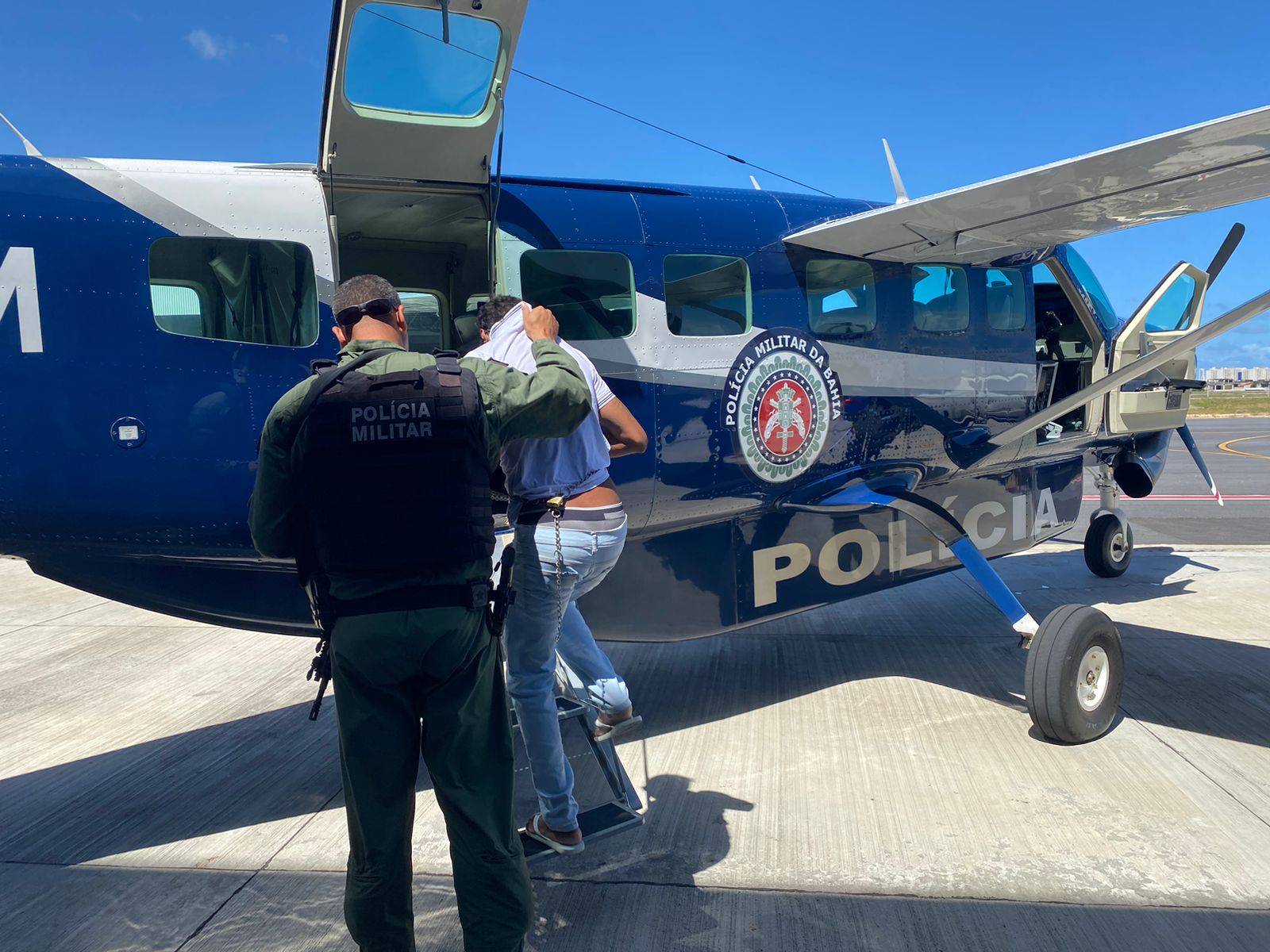 Operação integrada entre Bahia e Pernambuco transfere traficante que se escondia na Bolívia