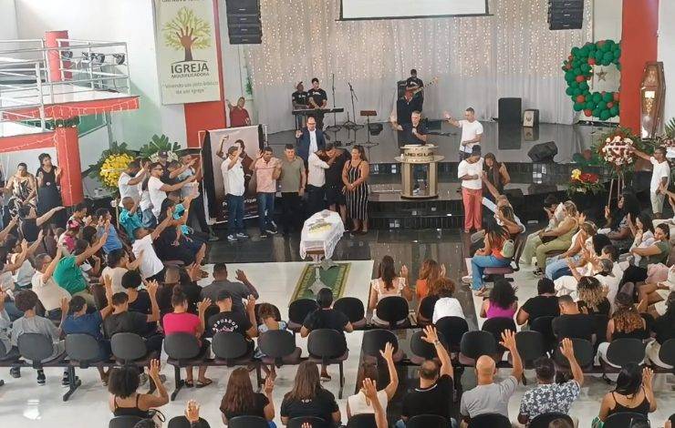 Corpo do cantor gospel Pedro Henrique é velado em Porto Seguro