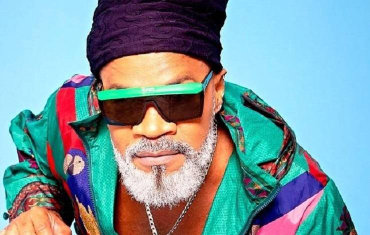 Carlinhos Brown faz show especial de Natal na Praça Municipal neste sábado