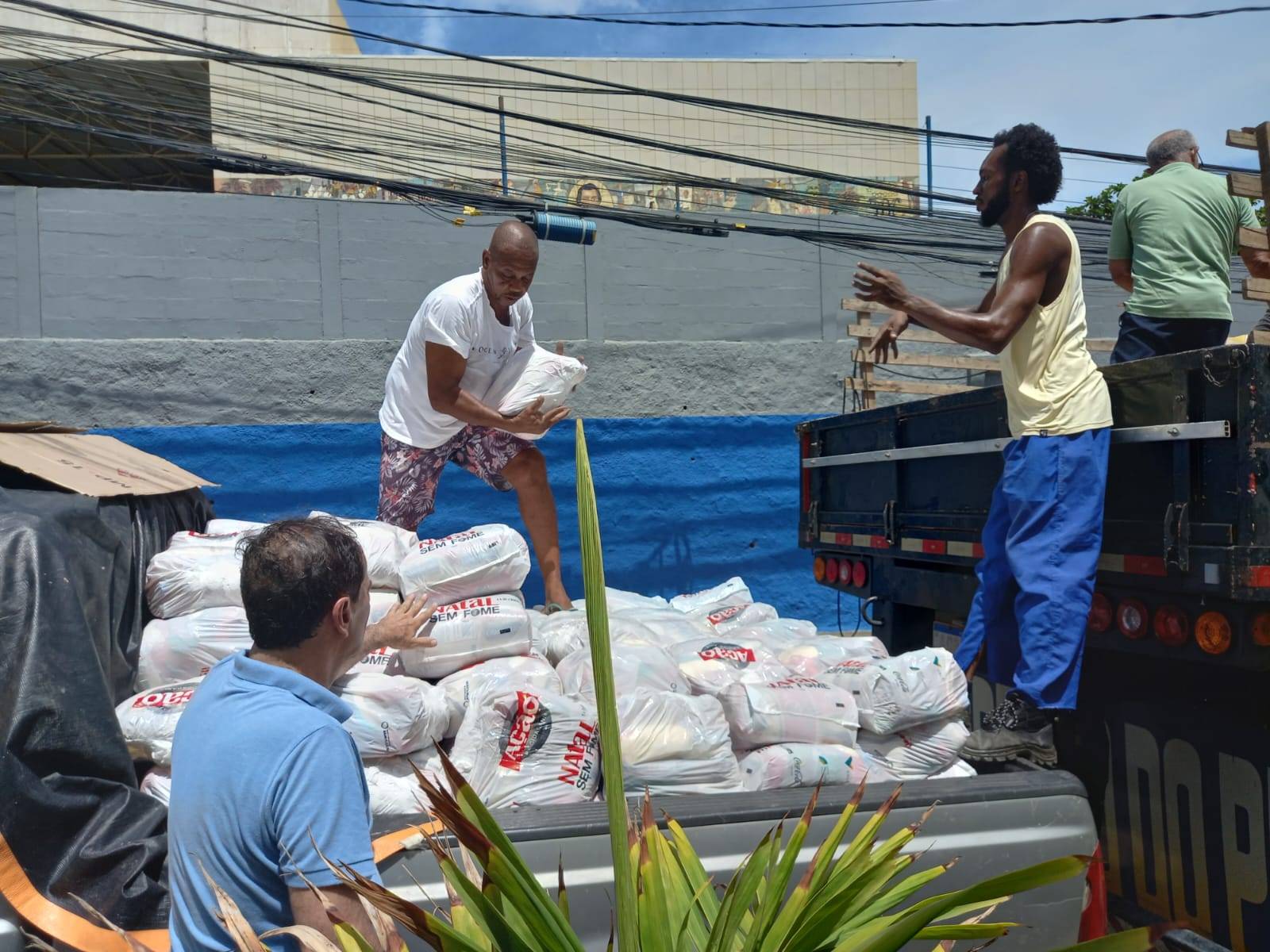 'Natal Sem Fome' inicia doação de 40 toneladas de alimentos; veja como participar