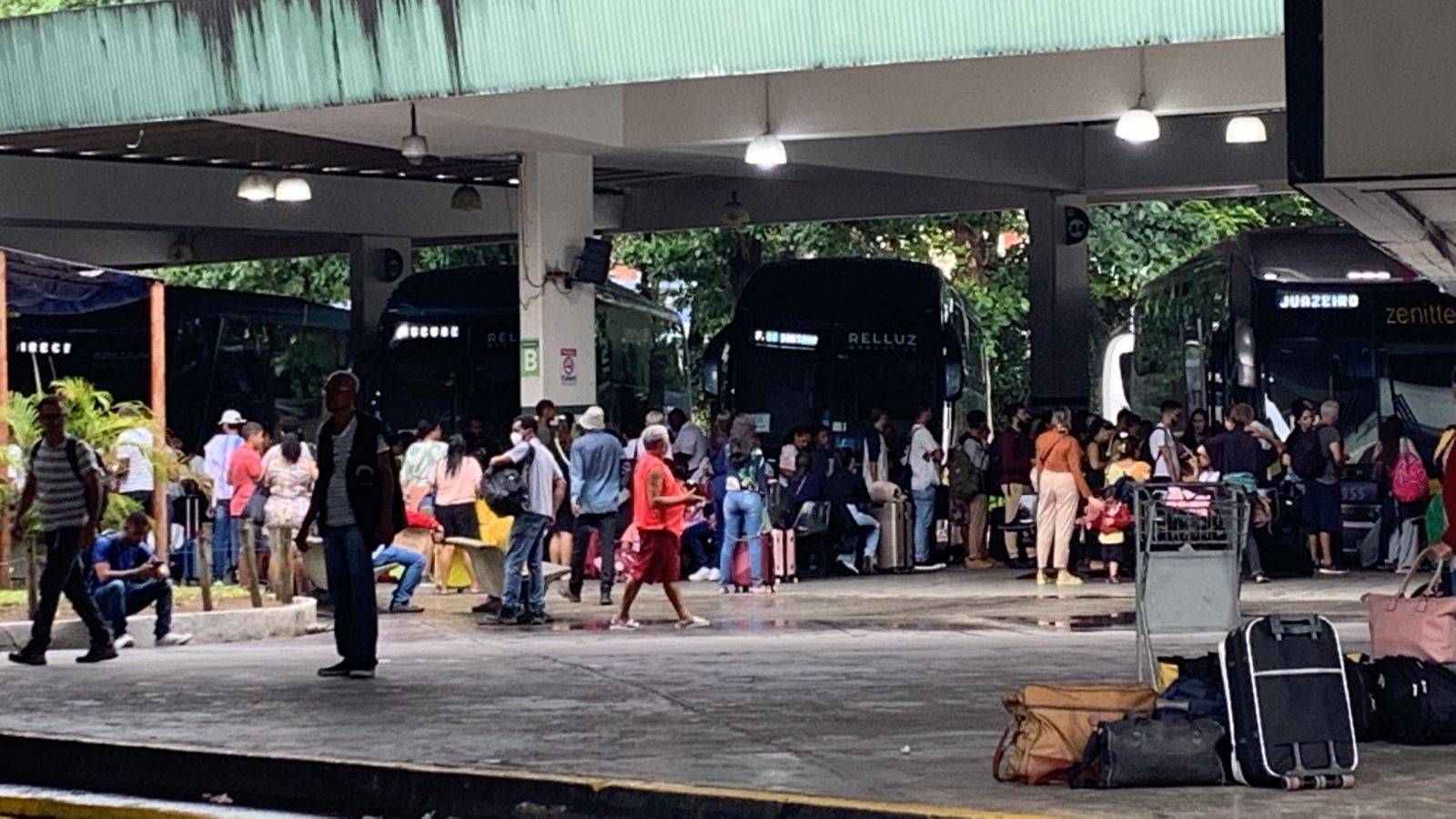 Veja como está o fluxo de saída de Salvador pelo ferry, rodoviária e estradas, às vésperas do Natal