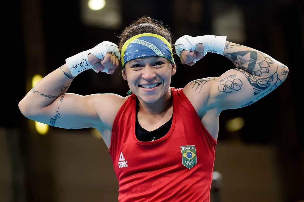 Bia Ferreira vence quarta luta profissional no boxe por nocaute