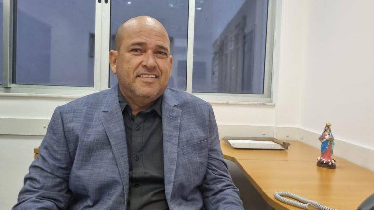 Acusado de chefiar grupo miliciano, deputado diz que 'tudo será esclarecido'