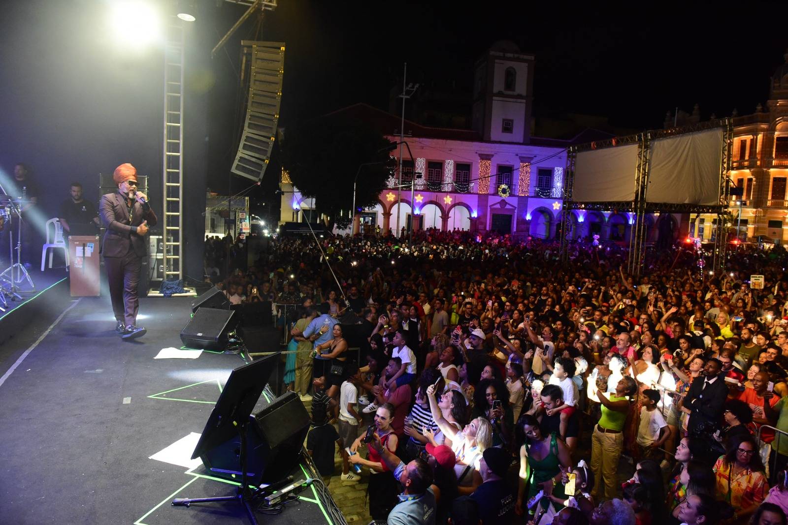 Natal Salvador: Carlinhos Brown fecha programação de shows na Praça Municipal