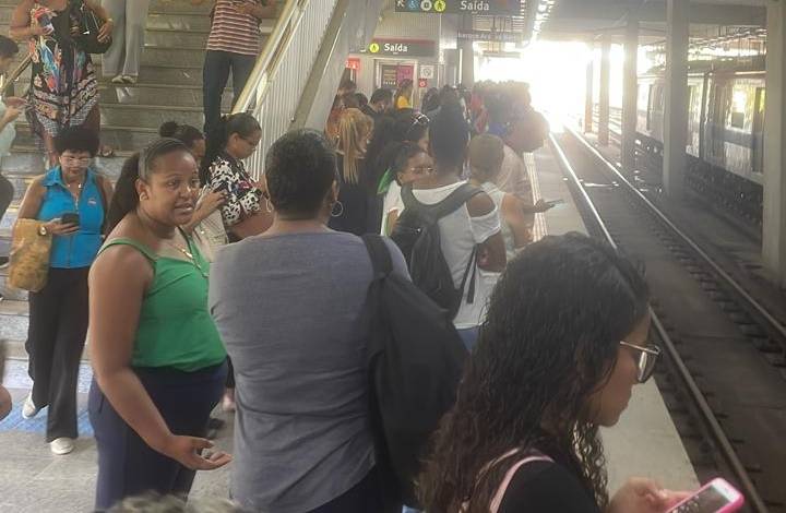 Furto de cabos afeta rotina de passageiros na Linha 2 do metrô, em Salvador