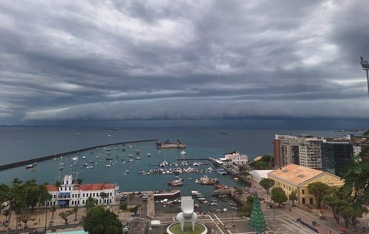 Inmet alerta sobre vento e chuvas intensas em diversas partes do país; confira os locais afetados na Bahia