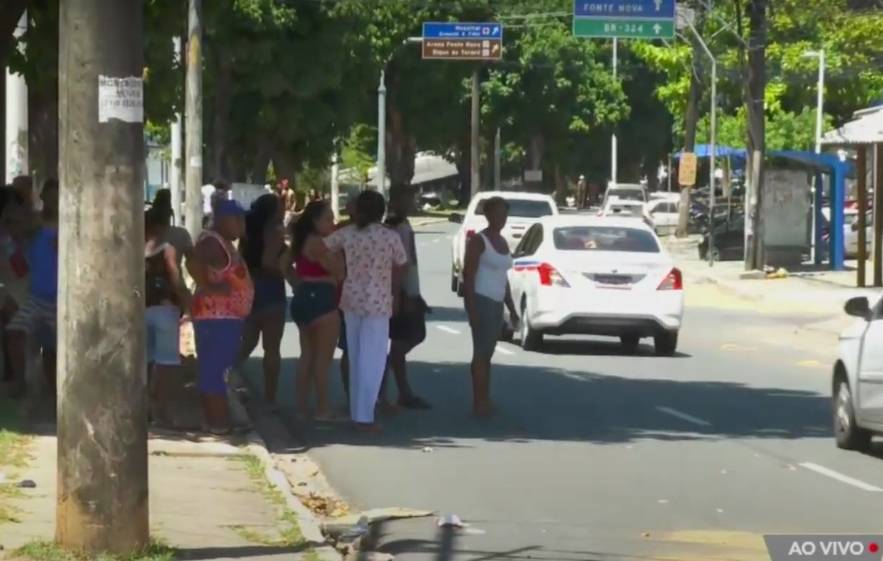 Motociclista morre ao colidir com poste na Av. Garibaldi, em Salvador