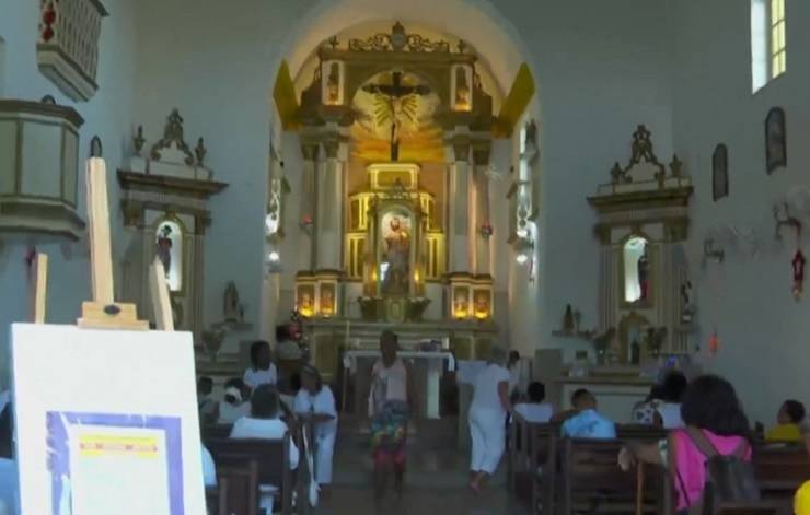 Sincretismo reúne católicos e adeptos do candomblé na última segunda-feira do ano