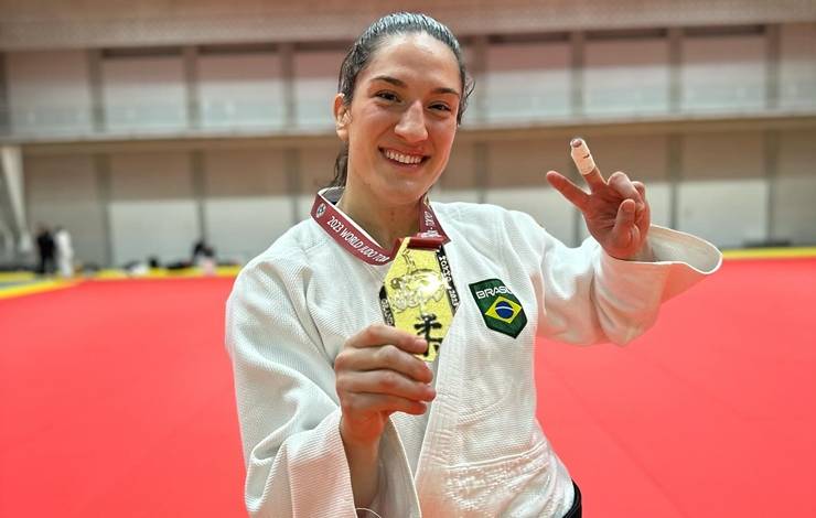 De ouro! Judoca Mayra Aguiar é primeira brasileira a vencer Grand Slam em Tóquio