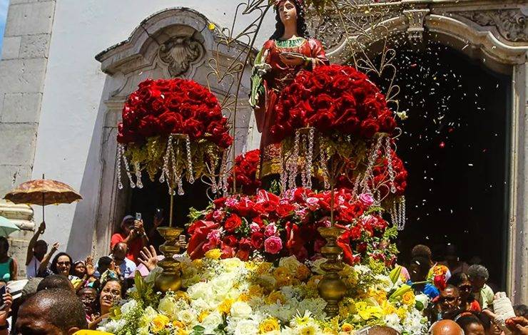 Santa Luzia recebe homenagens de devotos em Salvador