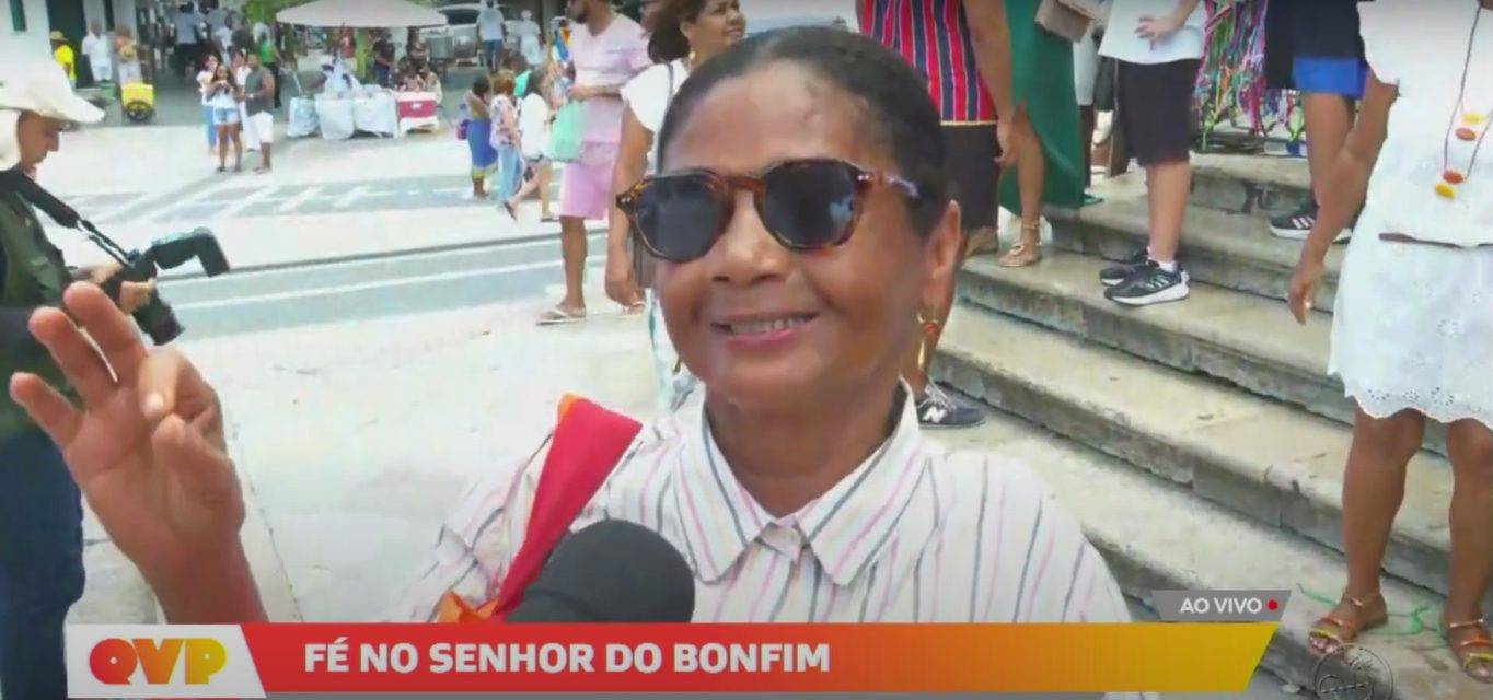 Ai, que saudade do meu ex! Na 'Sexta da Gratidão', beata manda recado para ex-namorado: 'Amo e adoro ele'