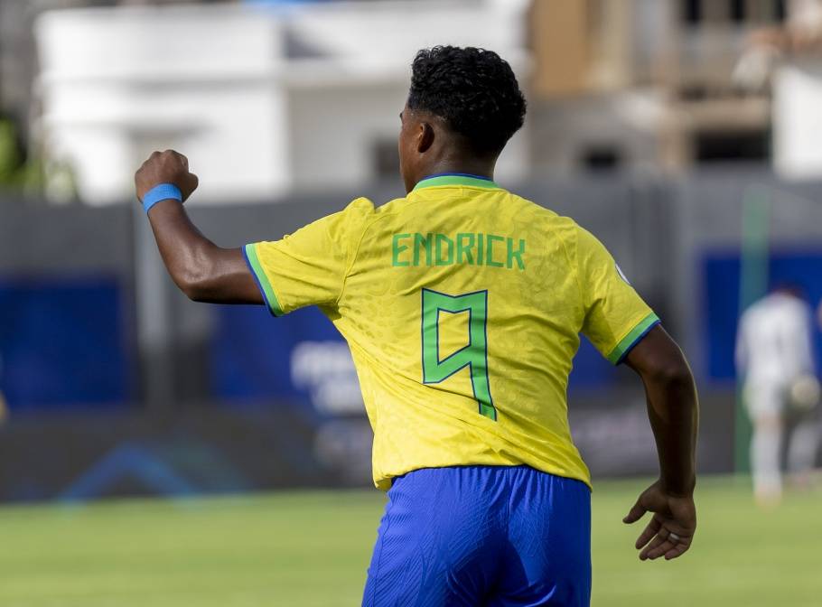 Autor de gol na estreia do Pré-Olímpico, Endrick celebra atuação na Seleção Brasileira