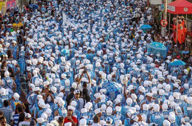 Bloco Afoxé Filhos de Gandhy lança fantasia do Carnaval 2024 nesta quinta-feira (25)