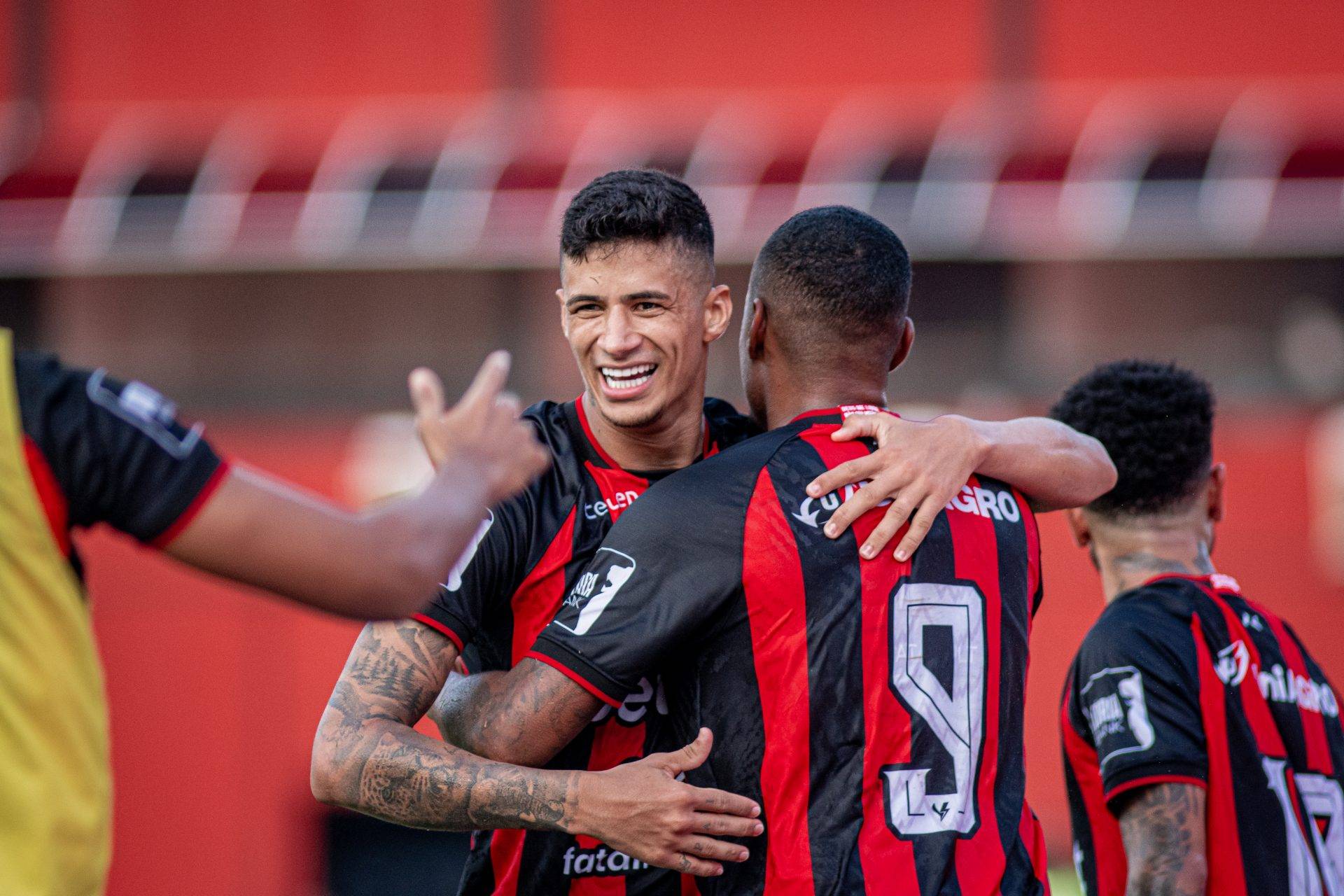 Vitória vence Juazeirense no Barradão e reassume liderança do Campeonato Baiano