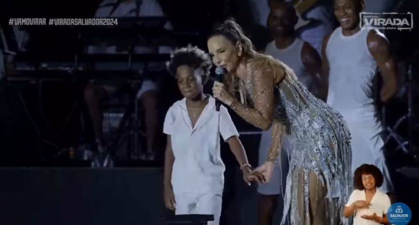 Fã mirim de Ivete Sangalo dança 'Macetando' no Festival Virada e impressiona cantora: 'Coisa mais linda'