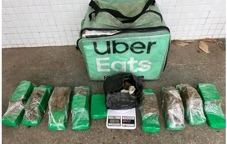 Casal é preso com maconha escondida em ‘bag’ de entregas