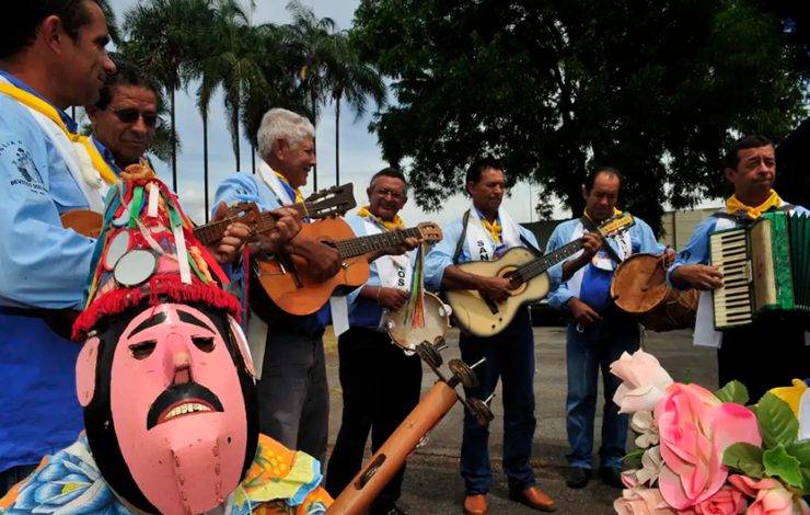 Folias de Reis são tradição centenária na cultura popular brasileira