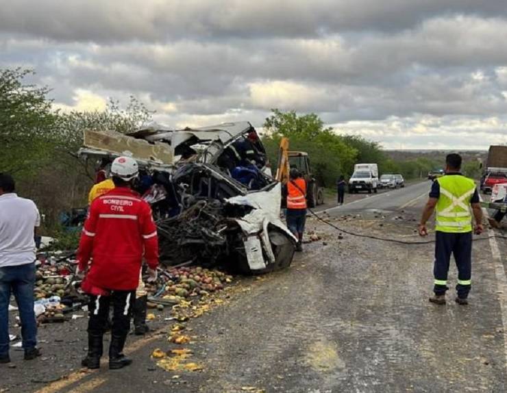 Sobe para 25, número de mortos no acidente de trânsito ocorrido no norte da Bahia