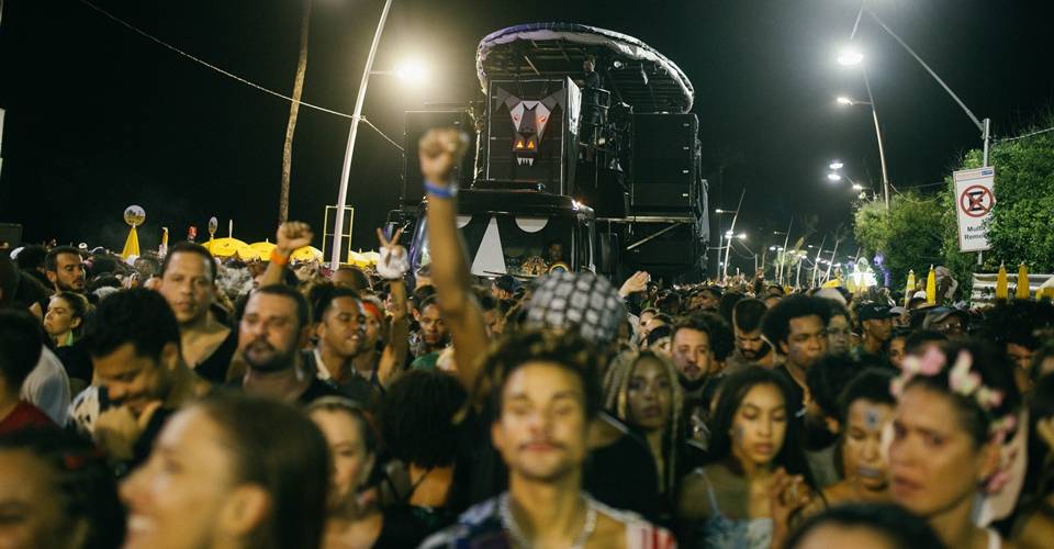 Trio Afropunk desfila no Carnaval de Salvador com Psirico e Larissa Luz