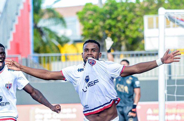 Bahia de Feira atropela Jacobina na estreia do Campeonato Baiano