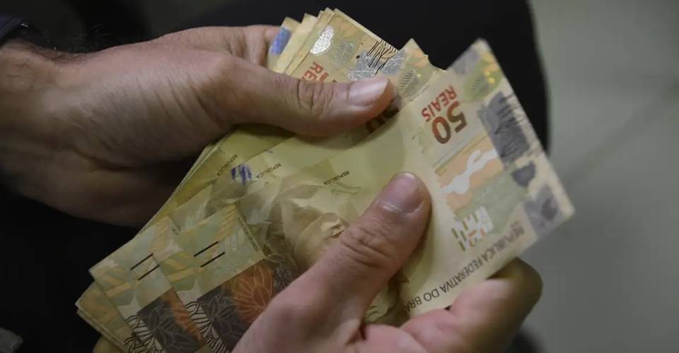 Vai pingar! Salário mínimo de R$ 1.412 começa a ser pago nesta quinta-feira (1º)