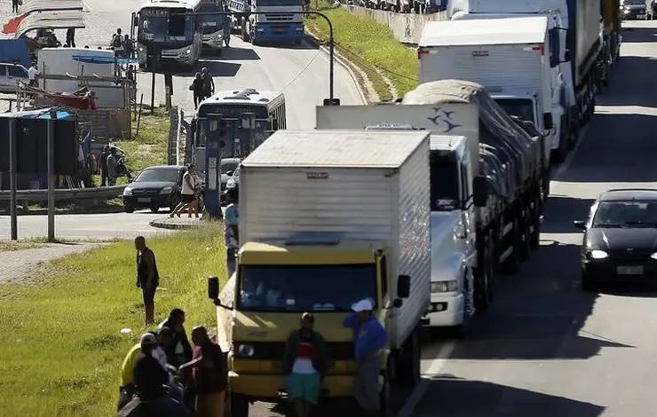 Motoristas têm novos prazos para regularizar exame toxicológico