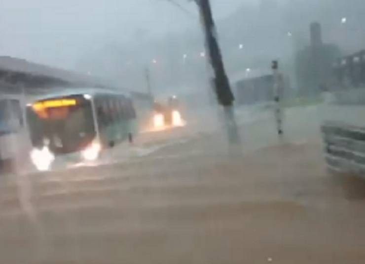 Chuva forte causa transtornos a moradores de Ilhéus e Itabuna no sul da Bahia