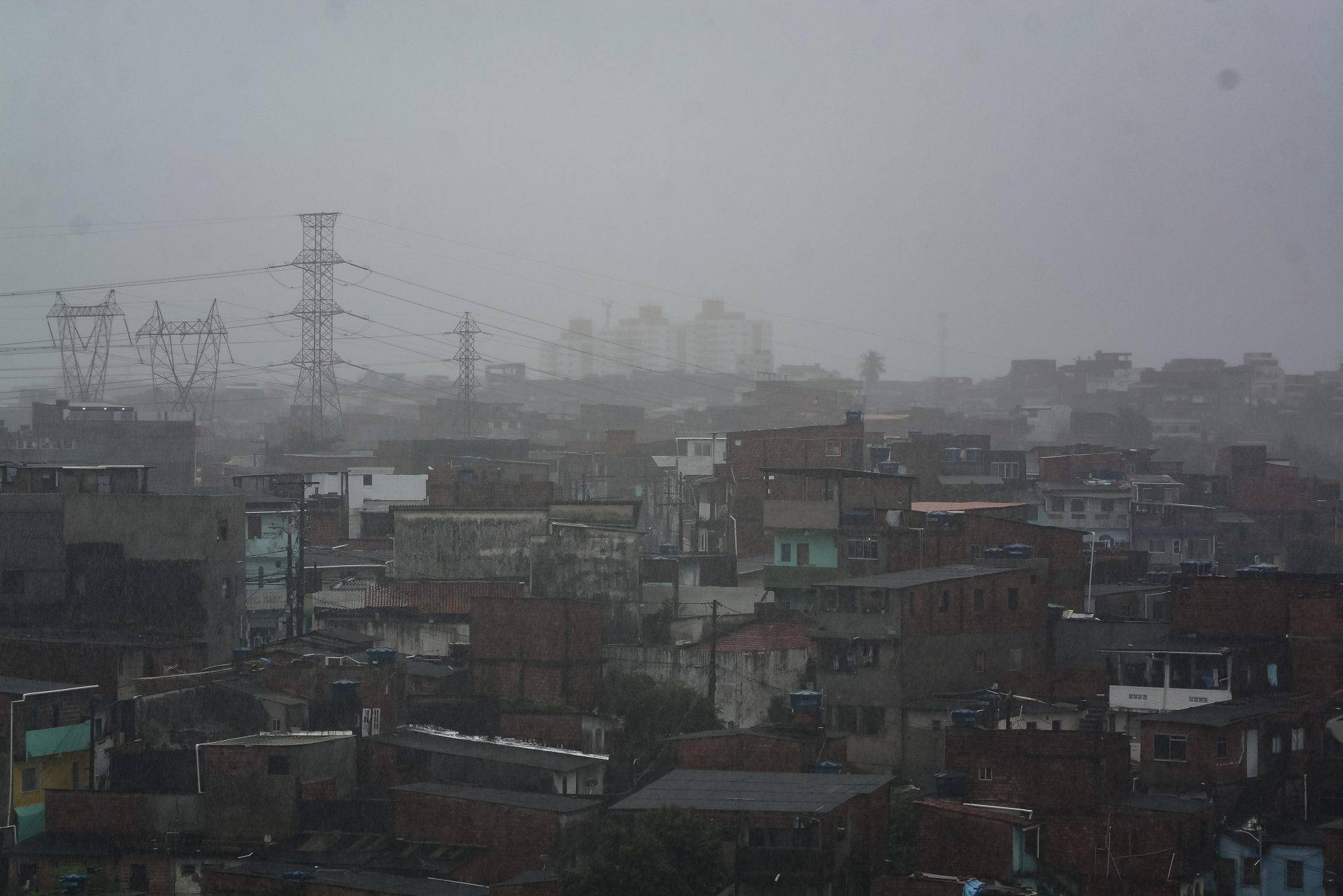 Inmet faz novo alerta de perigo de tempestade para Bahia; Salvador deve ter trovoada