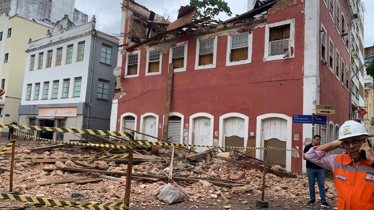 Vídeo mostra momento em que prédio do antigo restaurante Colon desaba; veja