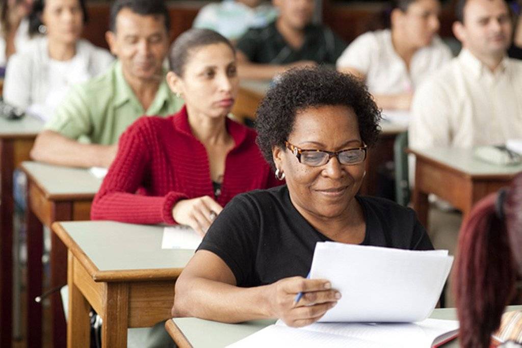 Governo baiano abre matrícula para 141 mil vagas para Educação de Jovens e Adultos