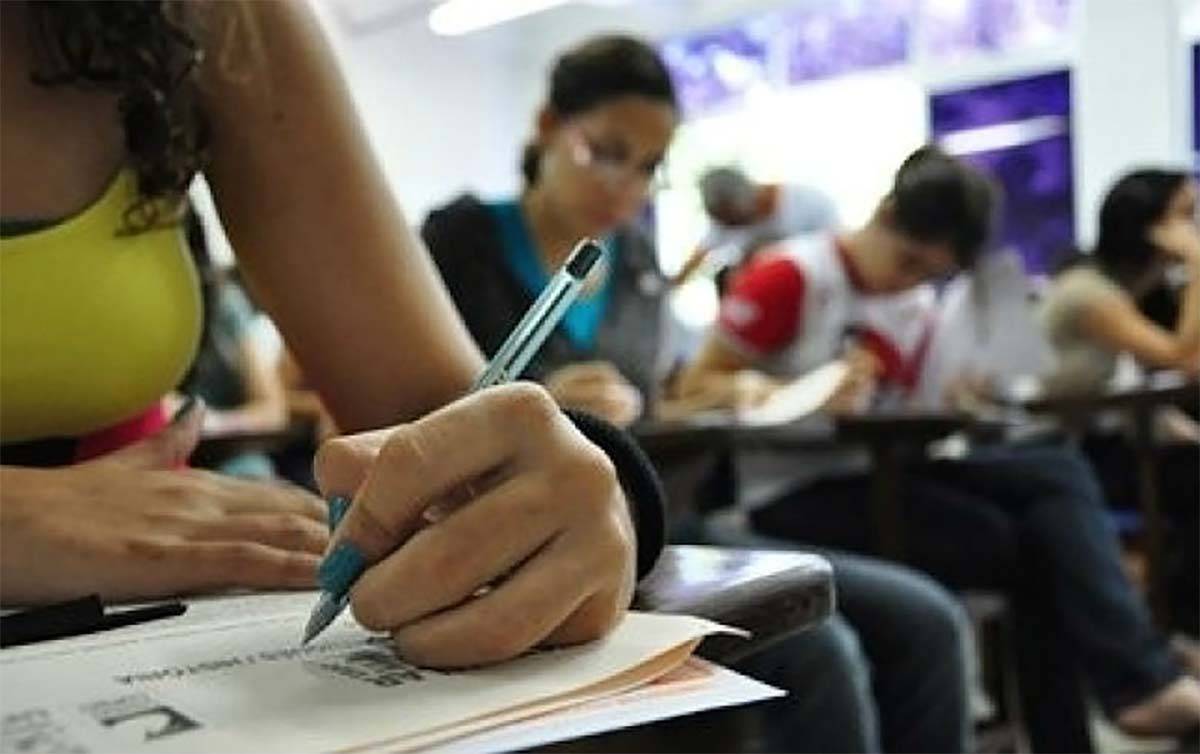 Alunos do 3º ano vão receber incentivo financeiro para fazer Enem