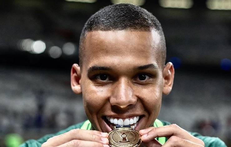 Homofobia: Jogador do palmeiras é alvo de mensagens preconceituosas no seu aniversário