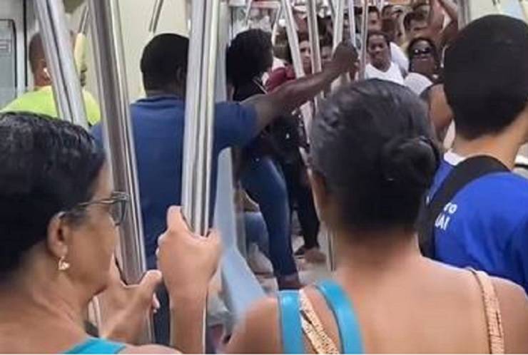 Por intolerância religiosa, mulher é agredida dentro de trem do Metrô de Salvador