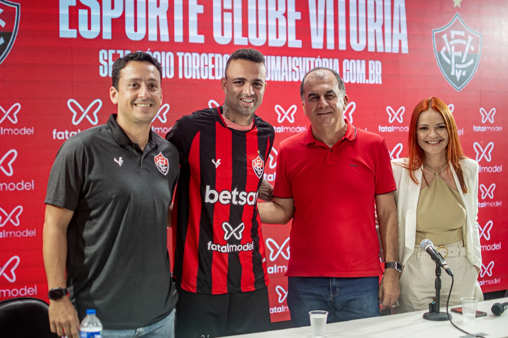 Em apresentação, Luan promete jogar em alto nível e exalta torcida do Vitória