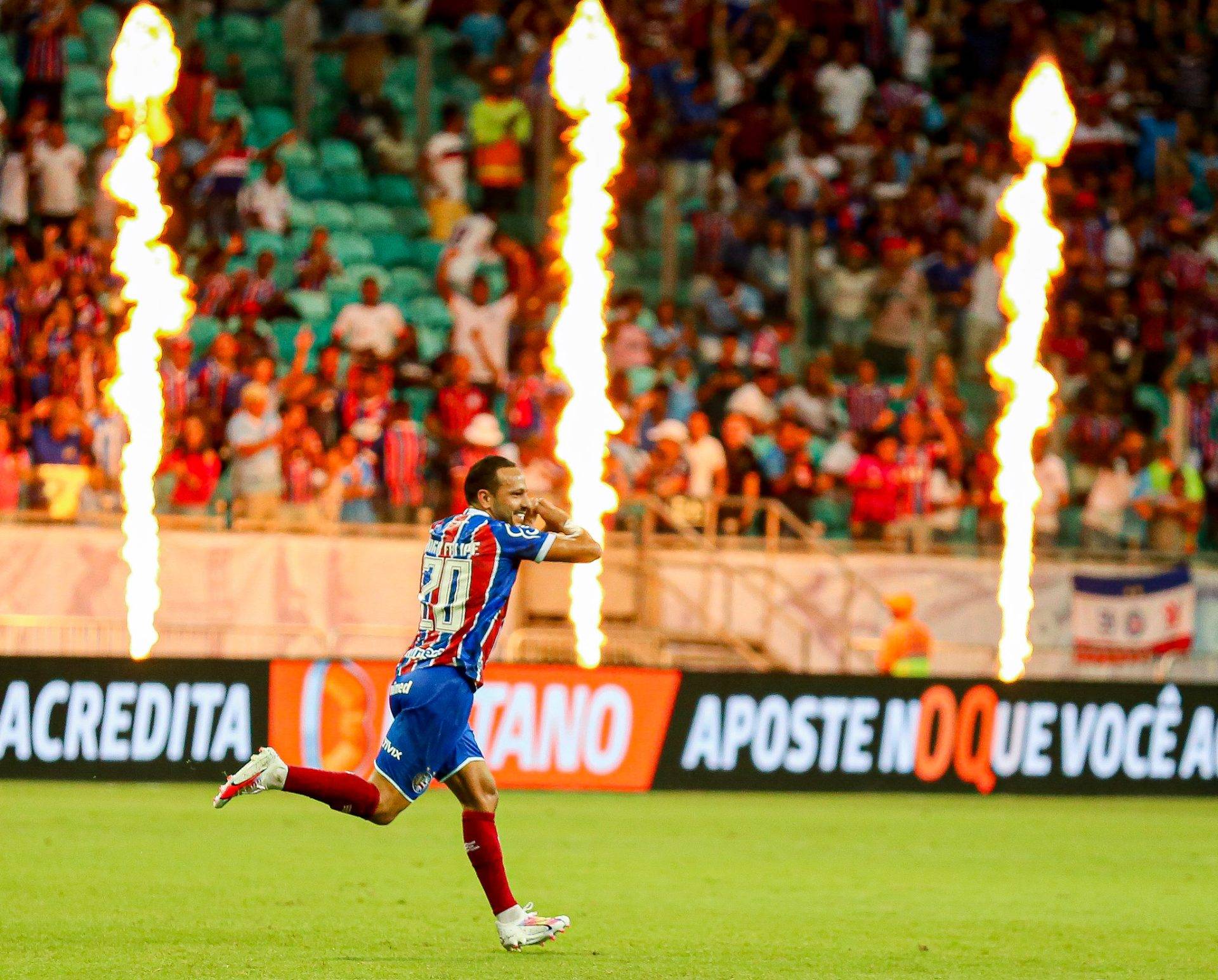 Bahia goleia Itabuna e volta a liderança isolada do Campeonato Baiano