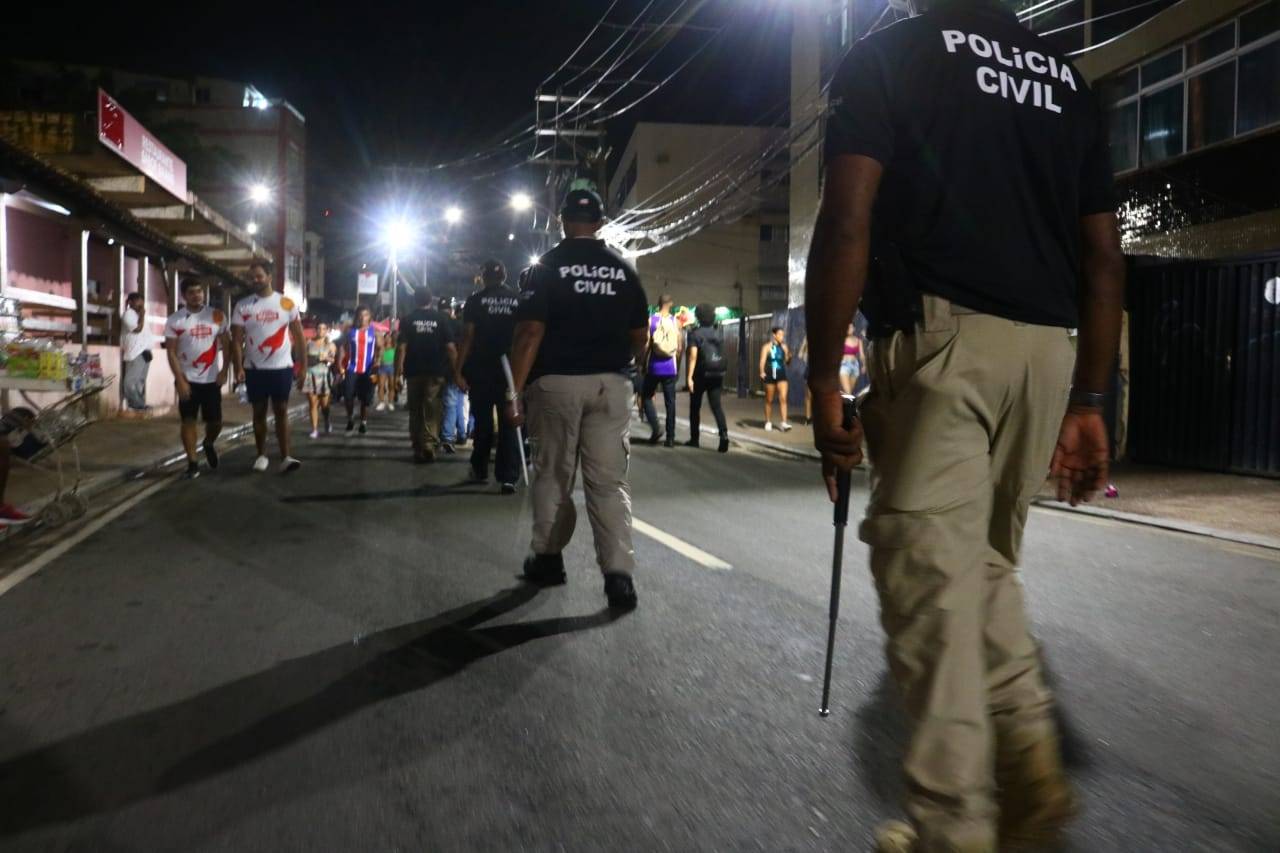 Equipes das Polícias Civil e Militar procuram autor de disparo no Centro