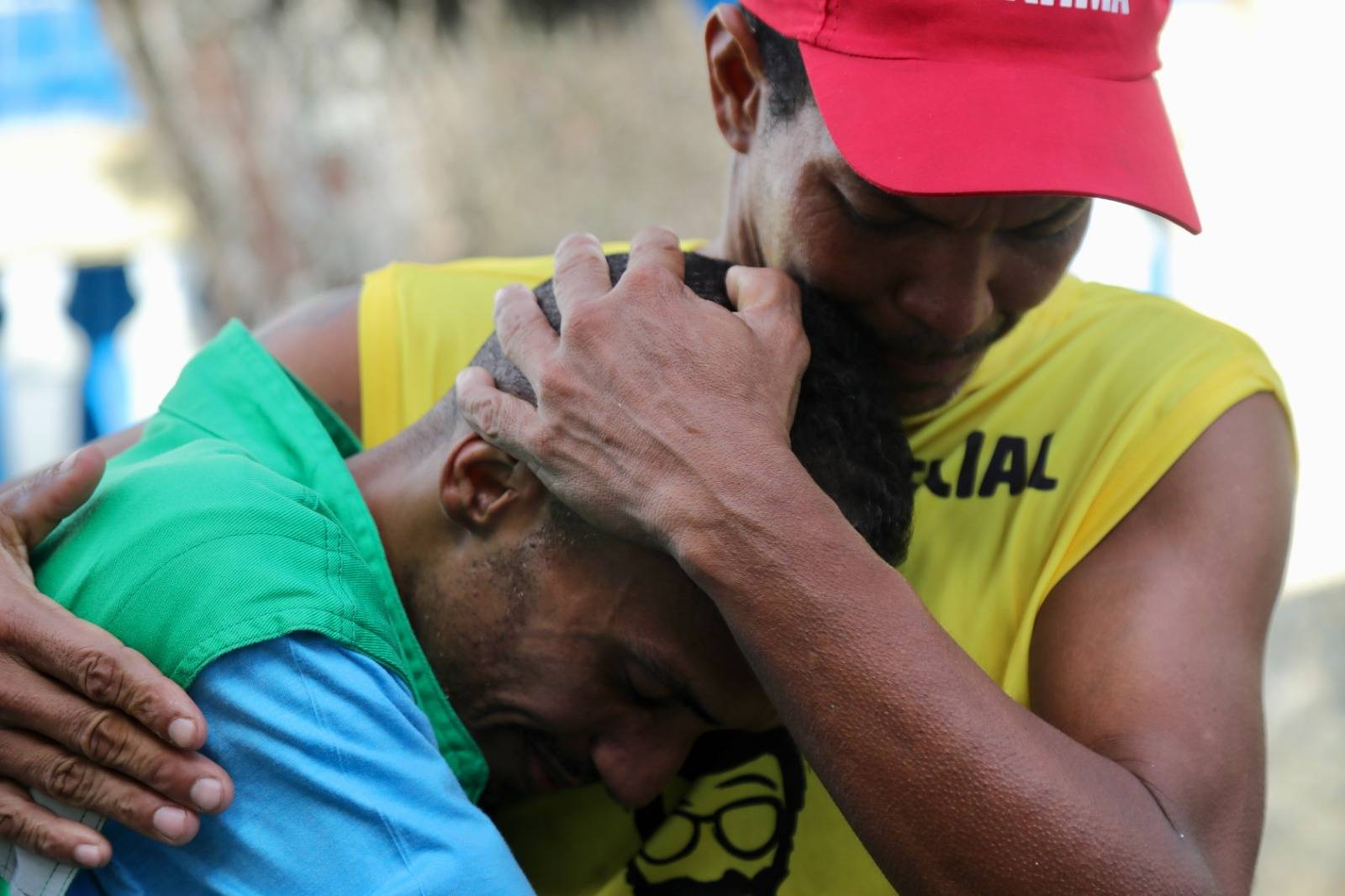 Após 15 anos, servidor da prefeitura e irmão catador se reencontram durante o Carnaval