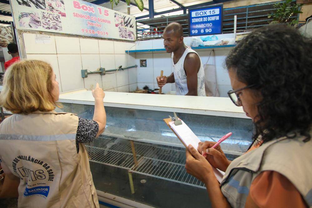 Vigilâncias Sanitária e Ambiental monitoram condições da água, alimentos e serviços no Carnaval de Salvador