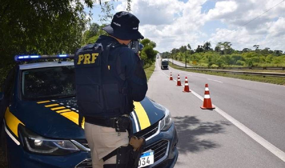 Vitória da Conquista: PRF apreende 18 kg de maconha em ônibus durante abordagem