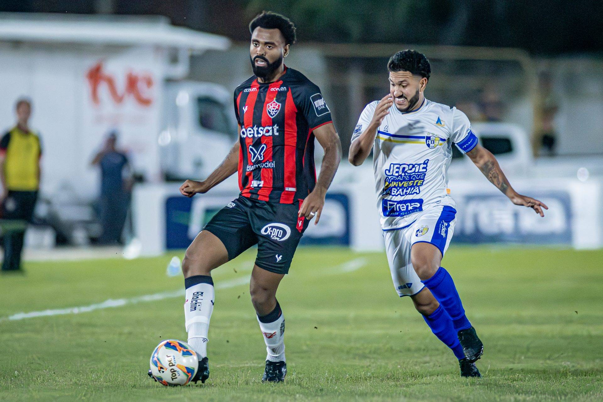 Em jogo de lances polêmicos, Jequié derrota o Vitória no Waldomirão