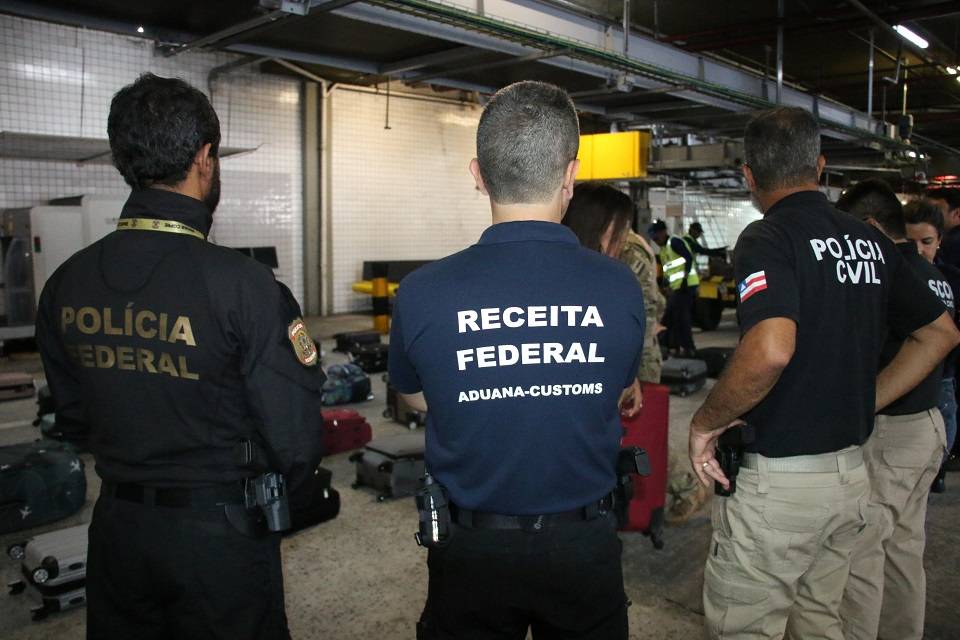 Operação Voo Legal no Aeroporto de Salvador busca frustrar a entrada de ilícitos na cidade