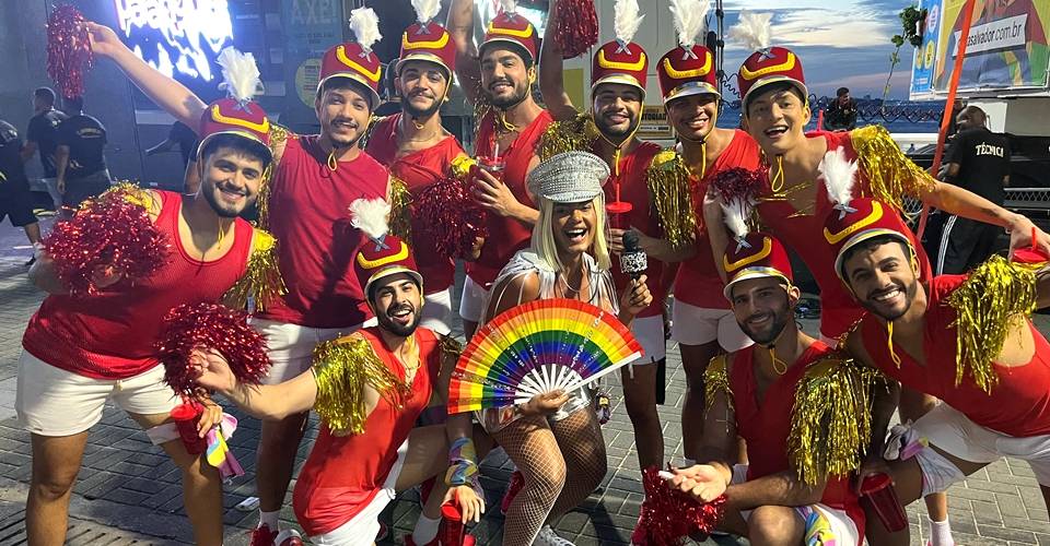 Xuxa e seus paquitos: grupo de amigos sai toda quinta de Carnaval e tem até rivalidade com 'Barbies'