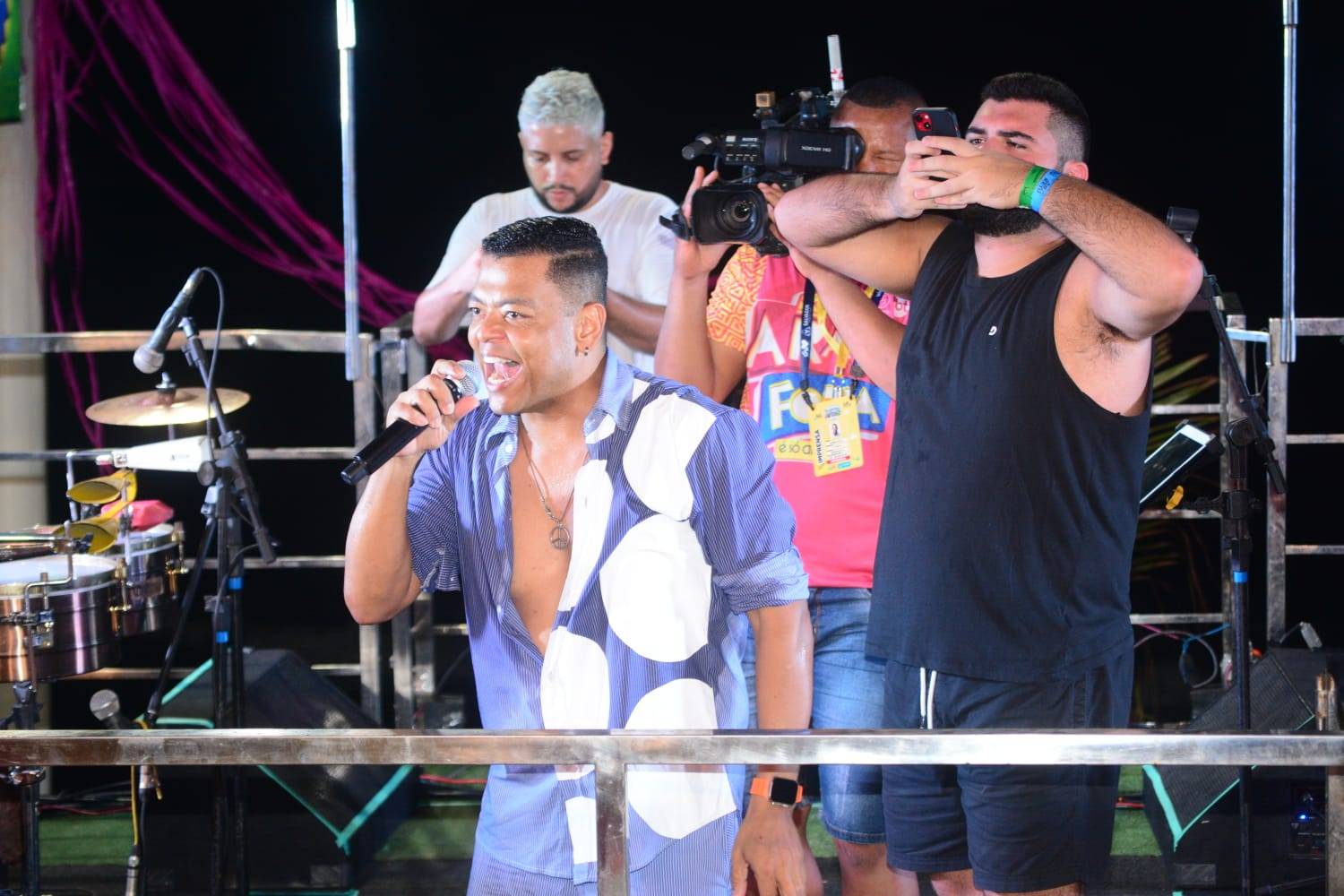 Eles vieram! Após polêmica com cachê, Ara Ketu desfila no primeiro dia de Carnaval de Salvador