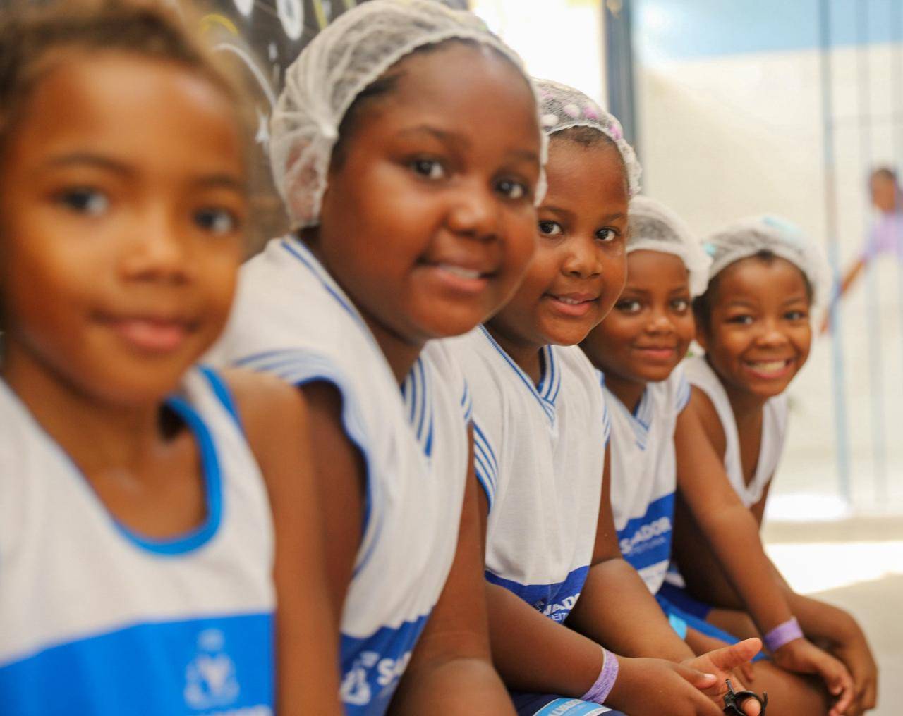 Filhos de ambulantes têm atendimento clínico e odontológico no carnaval de Salvador; Unicef visita espaço