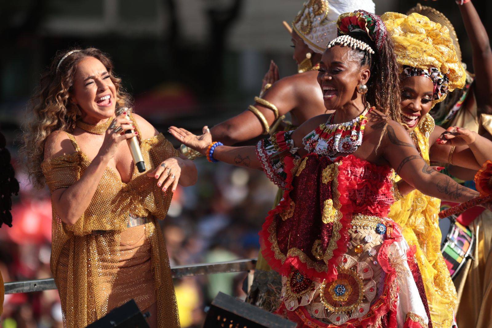 Campo Grande curte a música negra de Daniela Mercury no último dia de Carnaval