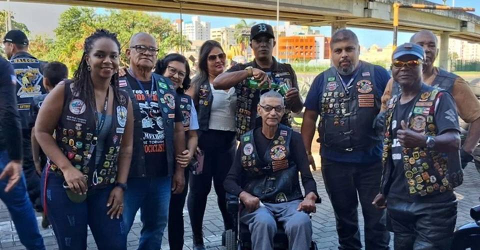 Associação de motociclistas e Vila Gourmet realizam ação solidária de 'volta às aulas' no subúrbio de Salvador