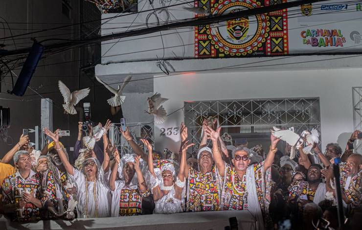 Carnaval: Ilê Aiyê homenageia líderes fundadores e celebra os 50 anos do bloco