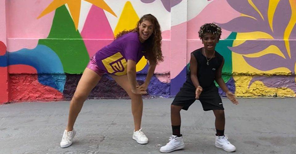 Dancinhas do Carnaval: Ju Paiva e Daniel Levi ensinam as coreografias de 'Macetando' e 'Perna Bamba'