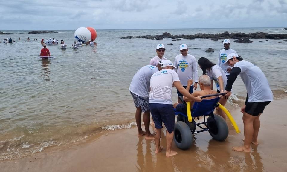 ParaPraia: 9ª edição de projeto proporciona banho de mar assistido para PcD, em Salvador