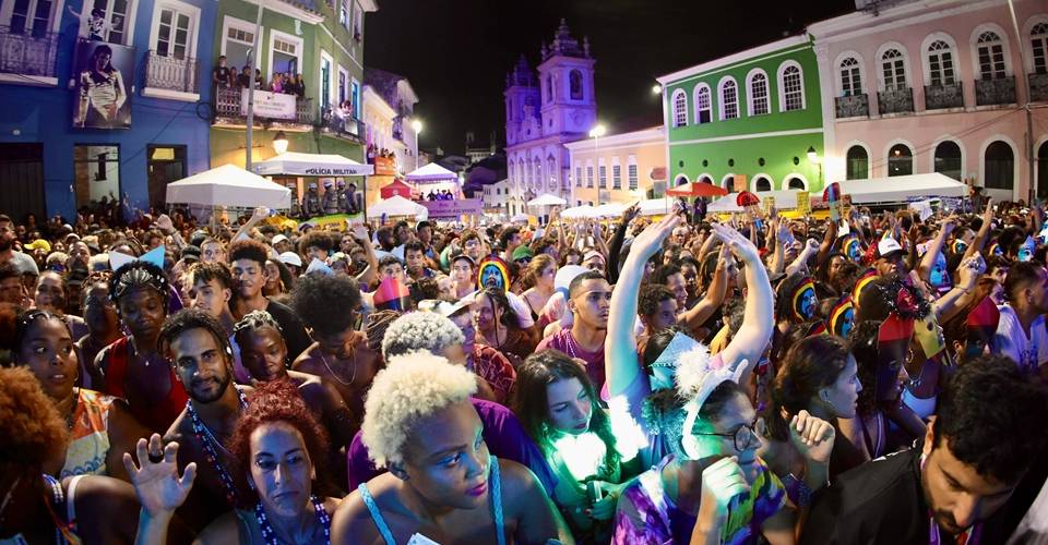 Mesmo com acesso bloqueado, foliões reclamam de superlotação no Carnaval do Centro Histórico